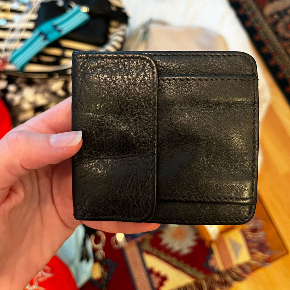 BLACK BIFOLD WALLET